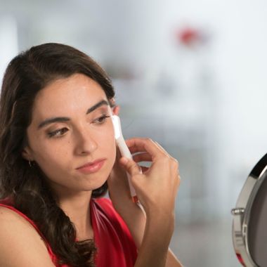 Flawless&reg; Dermaplane&trade; GLO. View a larger version of this product image.