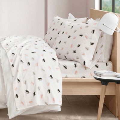 Intelligent Design Cozy Hedgehog Print Flannel Full Sheet Set in Pink/Grey