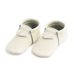 Freshly Picked Newborn The First Pair Moccasin in Blanc