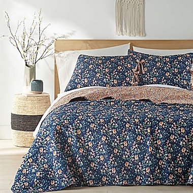 Georgina 3-Piece Reversible Full/Queen Quilt Set in Navy/Cream. View a larger version of this product image.