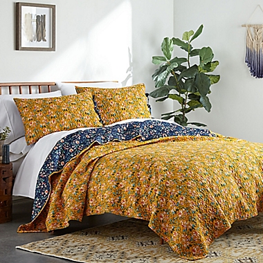 Bryce 2-Piece Reversible Twin Quilt Set in Navy/Gold. View a larger version of this product image.