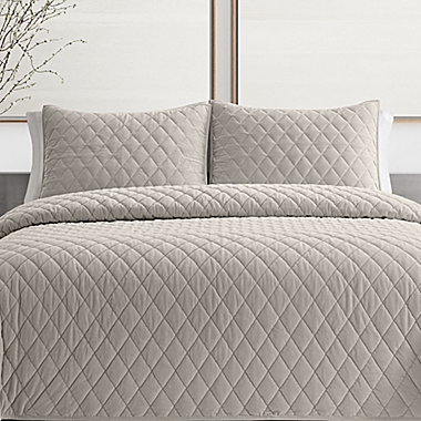 Vera Wang&reg; Diamond Velvet Reversible 3-Piece King Quilt Set in Natural. View a larger version of this product image.