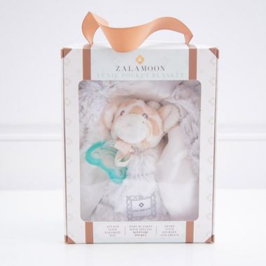 Zalamoon 3 Piece Gift Set with Luxie Pocket&reg; Blanket, Giraffe and Pacifier in Flake. View a larger version of this product image.