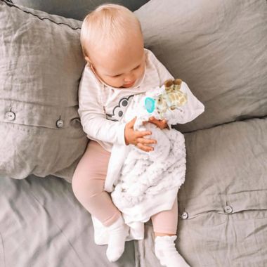 Zalamoon 3 Piece Gift Set with Luxie Pocket&reg; Blanket, Giraffe and Pacifier in Flake. View a larger version of this product image.