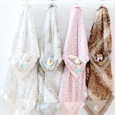 Zalamoon 3 Piece Gift Set with Luxie Pocket&reg; Blanket, Giraffe and Pacifier in Flake. View a larger version of this product image.