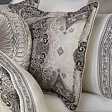 J. Queen New York&trade; Vera 4-Piece Queen Comforter Set in Silver. View a larger version of this product image.