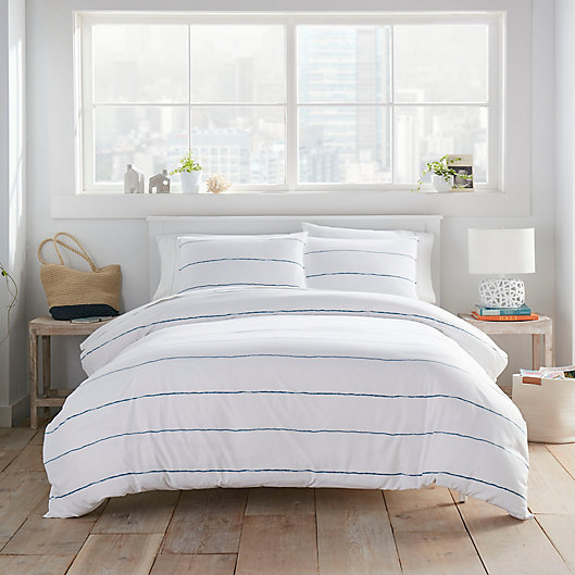 Alternate image 1 for City Scene® Tideline 2-Piece Reversible Twin Comforter Set in White/Navy
