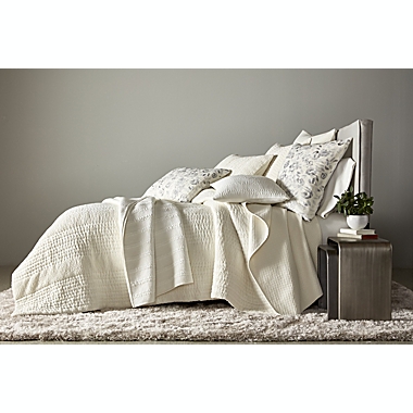 O&amp;O by Olivia &amp; Oliver&trade; Mini Diamond King Quilt in Ivory. View a larger version of this product image.