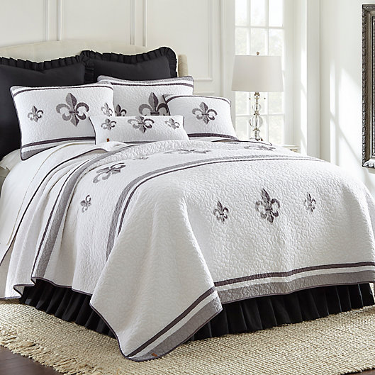 Alternate image 1 for Donna Sharp® Ashland Fleur Twin Quilt in White