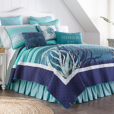 Donna Sharp Summer Surf Full/Queen Quilt in Blue. View a larger version of this product image.