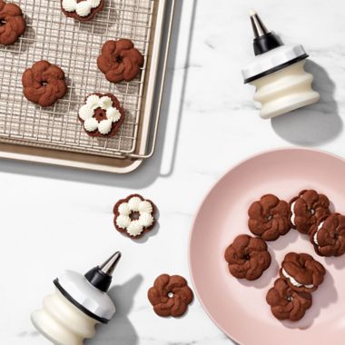 OXO Good Grips&reg; 8-Piece Silicone Pastry Decorating Bottle Kit. View a larger version of this product image.