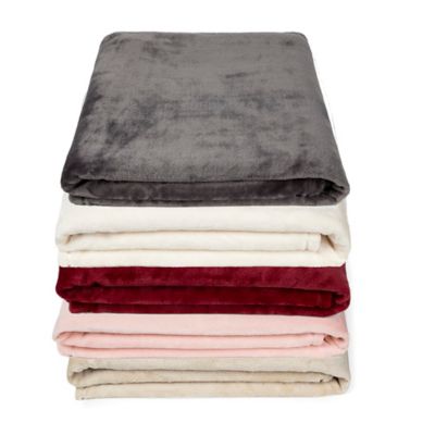 Simply Essential&trade; Solid Plush Throw Blanket
