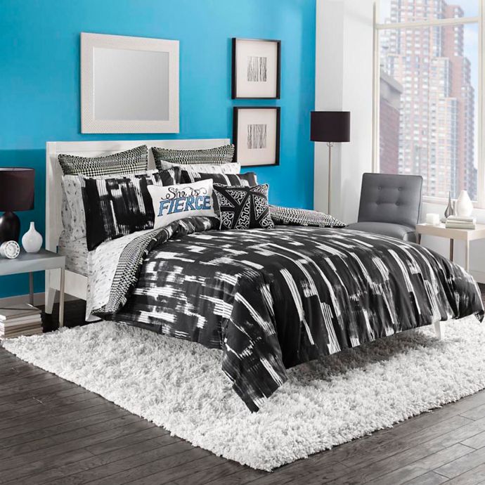 Steve Madden Shana Reversible Comforter Set In Black White Bed