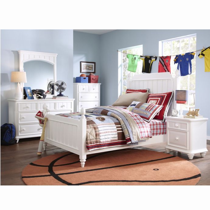 Pulaski Summertime 5 Piece Bedroom Set In White