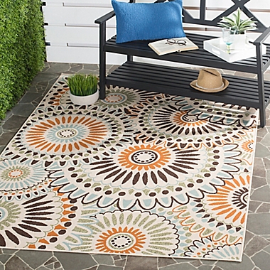 Safavieh Veranda Carter 5&#39;3 x 7&#39;7 Indoor/Outdoor Area Rug in Cream. View a larger version of this product image.
