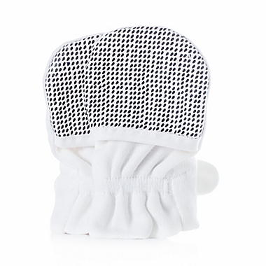 goumi Organic Cotton Size 0-3M Mitts in Diamond Dots Cream. View a larger version of this product image.