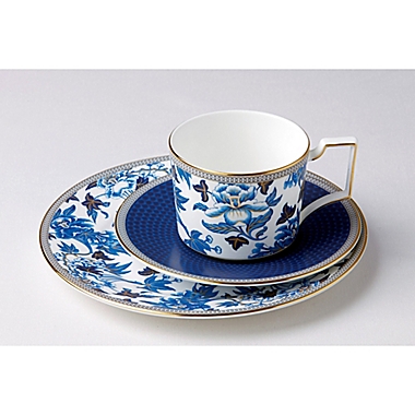 Wedgwood&reg; Hibiscus 5-Piece Place Setting. View a larger version of this product image.