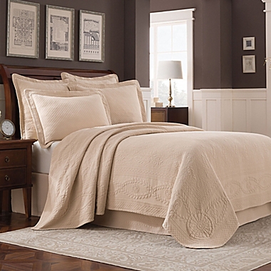 Williamsburg Abby Full Coverlet in Linen. View a larger version of this product image.
