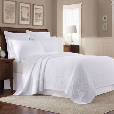 Williamsburg Abby Queen Coverlet in White