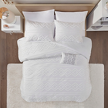 Intelligent Design Annie 3-Piece Clipped Twin/Twin XL Duvet Cover Set in Ivory. View a larger version of this product image.