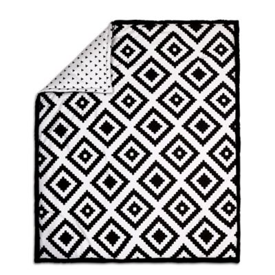 The Peanut Shell&reg; Tile Quilt in Black/White