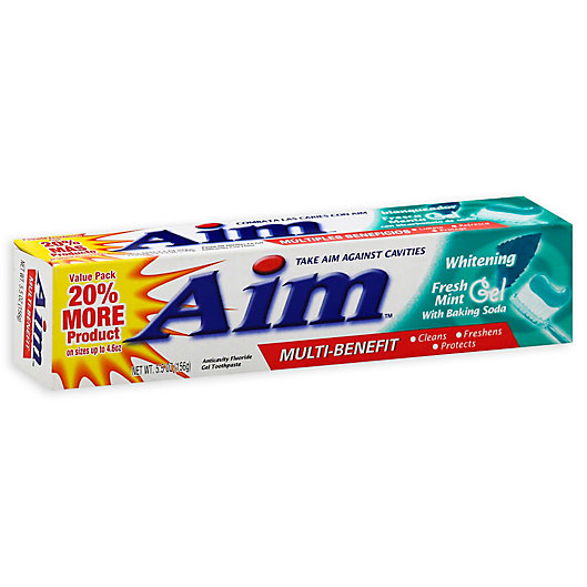 Alternate image 1 for Aim® 5.5 oz. Anticavity Fluoride Gel Whitening Toothpaste with Baking Soda in Fresh Mint