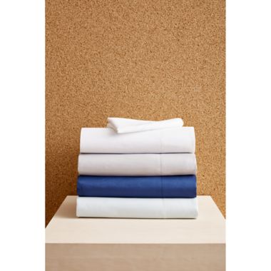 Simply Essential&trade; Truly Soft&trade; Microfiber Queen Solid Sheet Set in White. View a larger version of this product image.