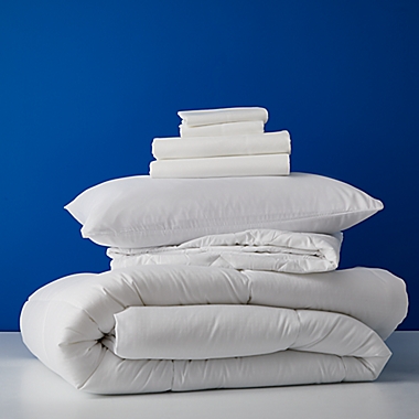 Simply Essential&trade; Microfiber Down Alternative Full/Queen Comforter in White. View a larger version of this product image.