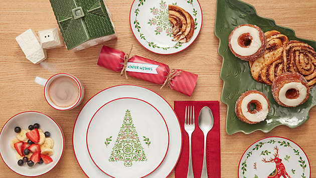Go merry & bright with plates, trays & more.