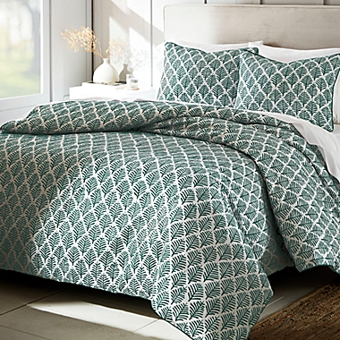 Everhome&trade; Henley Leaf 3-Piece Reversible Full/Queen Comforter Set in Dark Green. View a larger version of this product image.