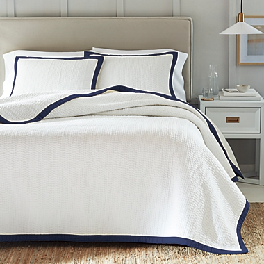 Everhome&trade; Hanover Hotel Border 3-Piece Full/Queen Quilt Set in Navy. View a larger version of this product image.