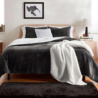 cozy comforters & quilts