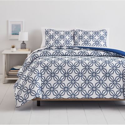 Simply Essential&trade; Dotted Medallion 2-Piece Twin/Twin XL Comforter Set in Navy