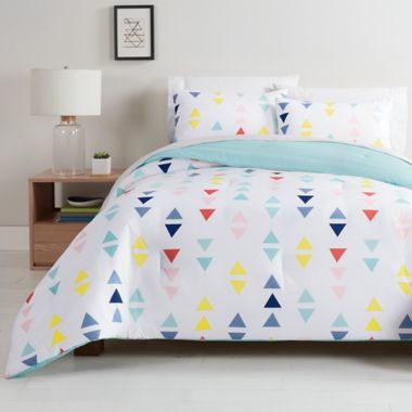 Simply Essential&trade; Triangle Print 3-Piece Full/Queen Comforter Set. View a larger version of this product image.