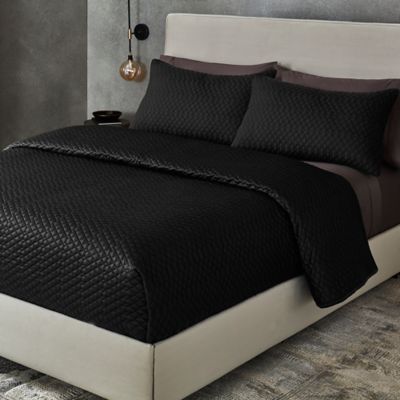 The Threadery&trade; Diamond Stitch Quilt Set in Tuxedo
