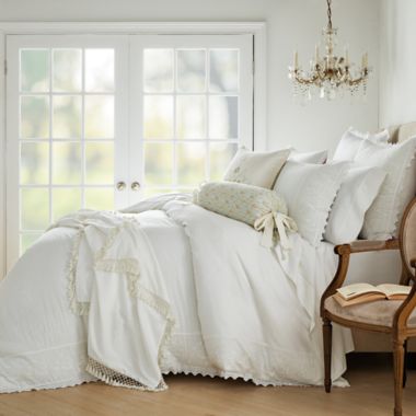 Wamsutta® Vintage Lantier 3-Piece King Duvet Cover Set in Bright White |  Bed Bath & Beyond