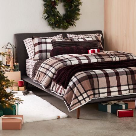 create a warm and welcoming space for holiday guests