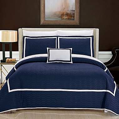 Chic Home Neal Queen Quilt Set in Navy. View a larger version of this product image.