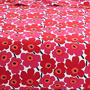 marimekko&reg; Unikko Queen Sheet Set in Red. View a larger version of this product image.