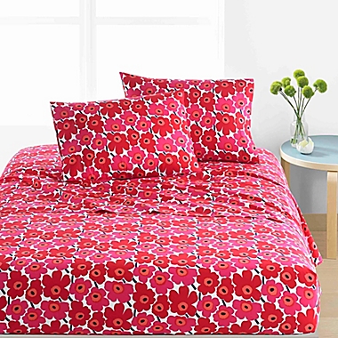 marimekko&reg; Unikko Queen Sheet Set in Red. View a larger version of this product image.