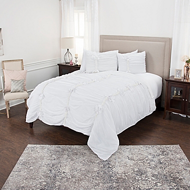Rizzy Home Aiyana Queen Quilt in White. View a larger version of this product image.