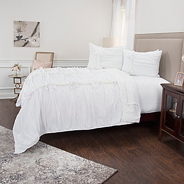 Rizzy Home Aiyana Queen Quilt in White. View a larger version of this product image.