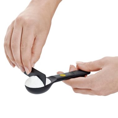 OXO Good Grips&reg; 7-Piece Plastic Measuring Spoons in Black. View a larger version of this product image.