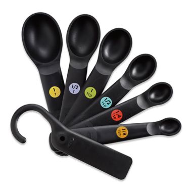 OXO Good Grips&reg; 7-Piece Plastic Measuring Spoons in Black. View a larger version of this product image.