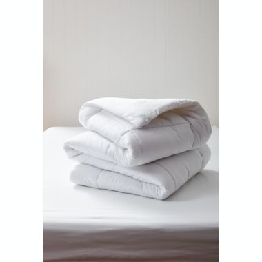 Nestwell&trade; Medium Warmth White Down Full/Queen Comforter in White. View a larger version of this product image.