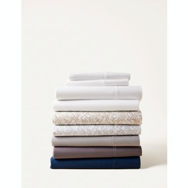 Studio 3B&trade; Solid 825-Thread-Count Queen Sheet Set in White. View a larger version of this product image.