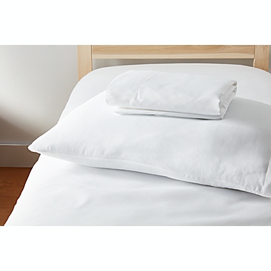 Simply Essential&trade; Truly Soft&trade; Microfiber Queen Solid Sheet Set in White. View a larger version of this product image.