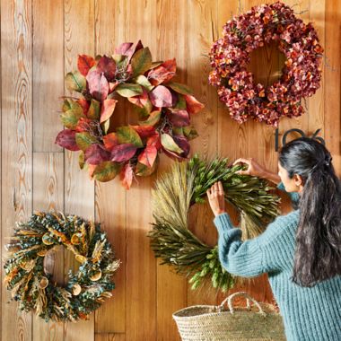 Bee & Willow&trade; 24-Inch Hops Sunflower Corn Husk Decorative Wreath in Cream/Green. View a larger version of this product image.