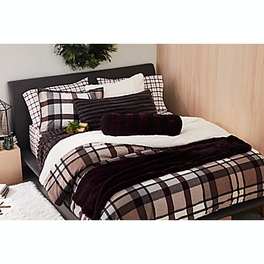 UGG&reg; Madison 3-Piece King Comforter Set in Snow. View a larger version of this product image.
