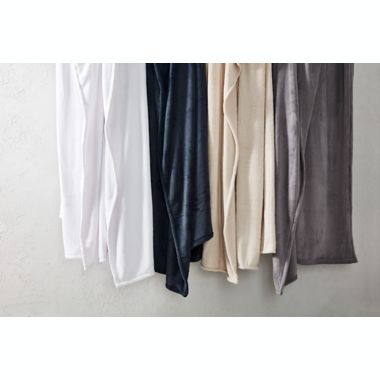 Nestwell&trade; Supreme Softness Plush Full/Queen Blanket in Pebble Grey. View a larger version of this product image.